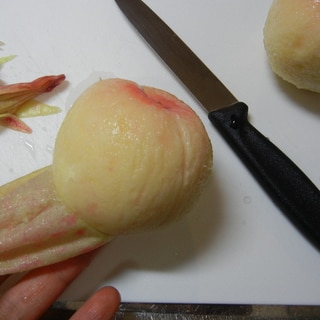 桃の皮を手で簡単にむく方法
